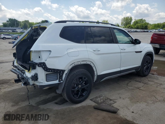 2024 Volkswagen Atlas Peak Edition SEL with VIN 1V2GR2CA0RC602704, listed as a Copart auction lot 57132995 with 11,474 mi miles and Salvage title. Bid and sale history available at DreamBid. Image 3.