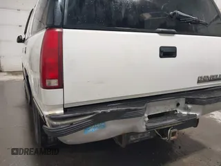 1999 Chevrolet Tahoe Z71 z VIN 1GNEK13R0XJ364222, wystawiony jako IAAI lot #41988710 z przebiegiem 204 577 mil mil oraz . Historia ofert i sprzedaży dostępna na DreamBid. Obrazek 6.