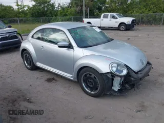2012 Volkswagen Beetle 2.5L with VIN 3VWJX7AT9CM608065, listed as a IAAI auction lot 41864342 with 77,038 mi miles. Bid and sale history available at carsss.com. Image 1.