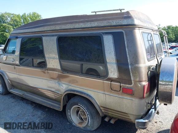 1988 Chevrolet Chevy Van z VIN 1GBEG25K8J7123095, wystawiony jako IAAI lot #42355125 z przebiegiem 92 496 mil mil oraz . Historia ofert i sprzedaży dostępna na DreamBid. Obrazek 15.