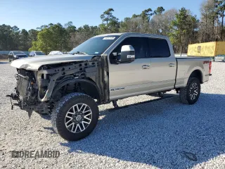 2017 Ford Super Duty F-250 SRW Lariat with VIN 1FT7W2BT9HEE00914, listed as a Copart auction lot 44317125 with 235,860 mi miles and Clean Title. Bid and sale history available at carsss.com. Image 1.