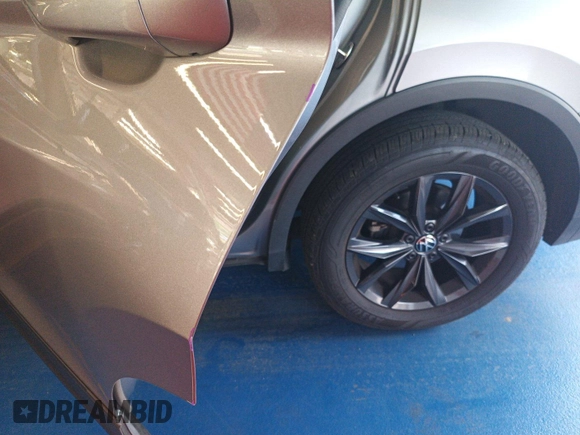 2024 Volkswagen Tiguan SE z VIN 3VV3B7AX7RM105271, wystawiony jako IAAI lot #42752403 z przebiegiem 27 050 mil mil oraz . Historia ofert i sprzedaży dostępna na DreamBid. Obrazek 4.