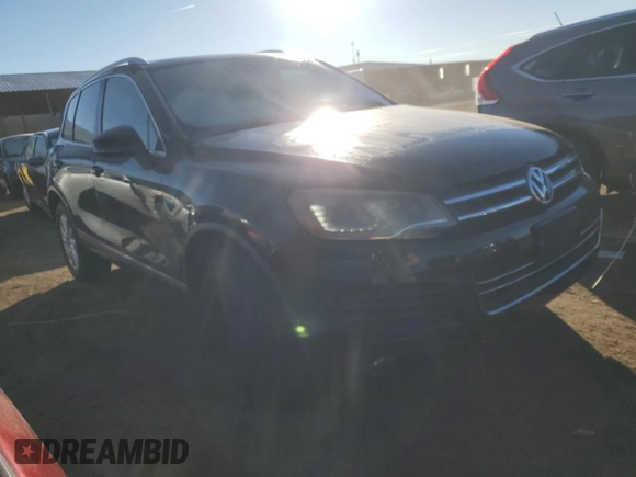2014 Volkswagen Touareg Lux z VIN WVGEF9BP5ED003068, wystawiony jako Copart lot #82907984 z przebiegiem 127 347 mil mil oraz Czysty tytuł • Clean title. Historia ofert i sprzedaży dostępna na DreamBid. Obrazek 4.
