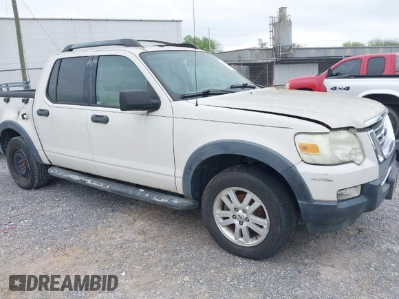 2010 Ford Explorer Sport Trac XLT z VIN 1FMEU3BE3AUA02528, wystawiony jako IAAI lot #41940283 z przebiegiem 96 049 mil mil oraz . Historia ofert i sprzedaży dostępna na DreamBid. Obrazek 1.