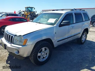 2007 Jeep Grand Cherokee Laredo with VIN 1J8HR48P87C687411, listed as a IAAI auction lot 41774029 with 212,763 mi miles. Bid and sale history available at carsss.com. Image 18.