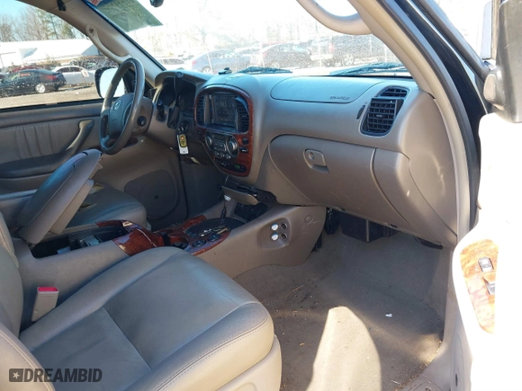 2006 Toyota Sequoia Limited with VIN 5TDBT48AX6S263316, listed as a IAAI auction lot 41559979 with 401,207 mi miles. Bid and sale history available at carsss.com. Image 5.