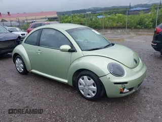 2010 Volkswagen Beetle with VIN 3VWPG3AG3AM000402, listed as a IAAI auction lot 42651420 with 184,845 mi miles and . Bid and sale history available at DreamBid. Image 1.