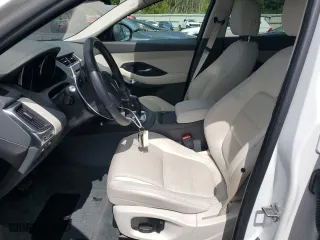 2019 Jaguar E-PACE S with VIN SADFJ2FX4K1Z63282, listed as a Copart auction lot 67378534 with 32,387 mi miles and Salvage Title. Bid and sale history available at carsss.com. Image 7.