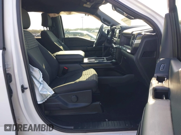 2023 Ford F-150 XL z VIN 1FTEW1CPXPKF87647, wystawiony jako IAAI lot #41486870 z przebiegiem 23 609 mil mil oraz . Historia ofert i sprzedaży dostępna na DreamBid. Obrazek 5.