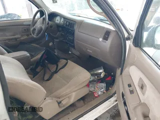 2001 Toyota Tacoma z VIN 5TEWN72N11Z733480, wystawiony jako IAAI lot #42244484 z przebiegiem 323 454 mil mil oraz . Historia ofert i sprzedaży dostępna na DreamBid. Obrazek 5.