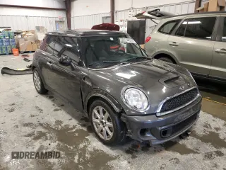 2013 MINI Hardtop S with VIN WMWSV3C53DT390693, listed as a Copart auction lot 44827925 with 131,411 mi miles and Salvage Title. Bid and sale history available at DreamBid. Image 4.
