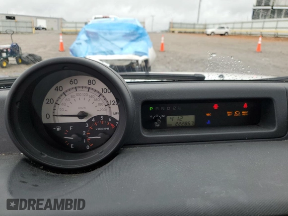 2005 Scion xB z VIN JTLKT324154025074, wystawiony jako Copart lot #56737945 z przebiegiem 222 857 mil mil oraz Szkody całkowita. Historia ofert i sprzedaży dostępna na DreamBid. Obrazek 9.