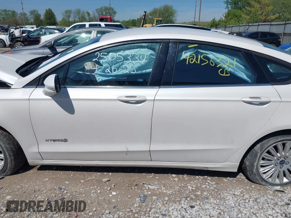 2013 Ford Fusion SE Hybrid z VIN 3FA6P0LU9DR349321, wystawiony jako IAAI lot #42156321 z przebiegiem 90 688 mil mil oraz . Historia ofert i sprzedaży dostępna na DreamBid. Obrazek 14.