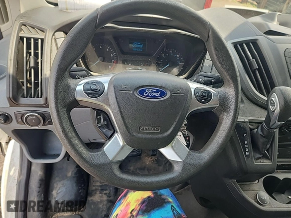 2018 Ford Transit z VIN 1FTYR1YM2JKB43849, wystawiony jako IAAI lot #42642845 z przebiegiem 106 463 mil mil oraz . Historia ofert i sprzedaży dostępna na DreamBid. Obrazek 12.