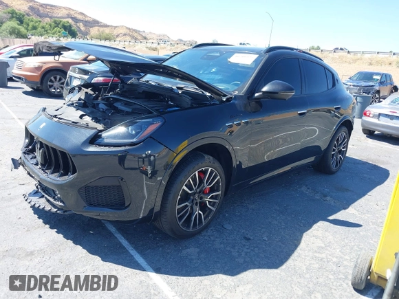 2023 Maserati Grecale Modena z VIN ZN682AVM4P7427440, wystawiony jako IAAI lot #40210925 z przebiegiem Nie podano mil oraz . Historia ofert i sprzedaży dostępna na DreamBid. Obrazek 17.