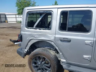 2018 Jeep Wrangler Unlimited Sahara z VIN 1C4HJXEG2JW124882, wystawiony jako IAAI lot #42437816 z przebiegiem Nie podano mil oraz . Historia ofert i sprzedaży dostępna na DreamBid. Obrazek 6.