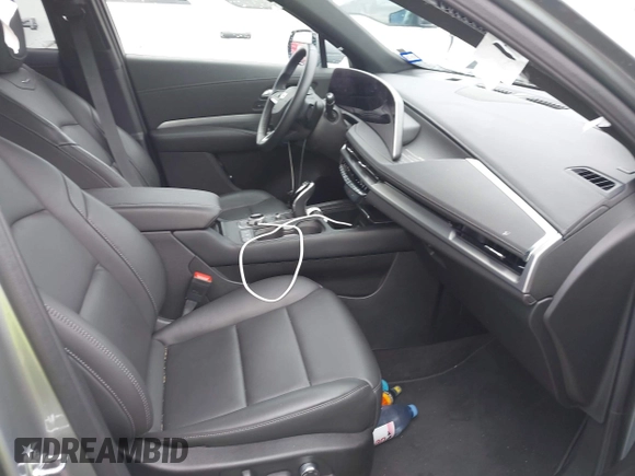 2025 Cadillac XT4 FWD Premium Luxury с VIN 1GYFZCR44SF122443, выставлен на аукционе IAAI как лот 42414279 с пробегом 11 023 миль миль и . История ставок и продаж доступна на DreamBid. Изображение 5.