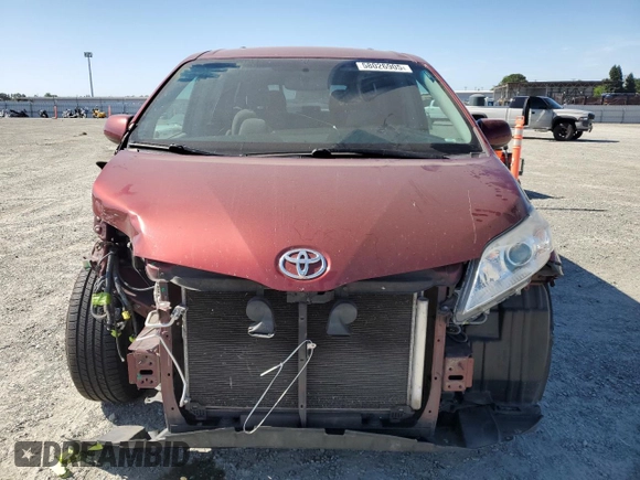 2017 Toyota Sienna LE Auto Access Seat с VIN 5TDKZ3DC9HS879429, выставлен на аукционе Copart как лот 58026905 с пробегом 121 659 миль миль и Списание • Salvage title. История ставок и продаж доступна на DreamBid. Изображение 5.