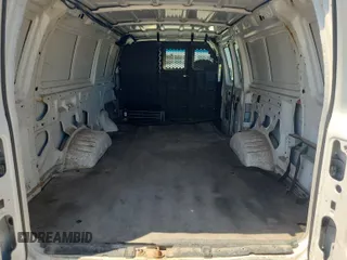 2006 Ford Econoline Cargo z VIN 1FTNS24L76DA41677, wystawiony jako IAAI lot #42282335 z przebiegiem 234 599 mil mil oraz . Historia ofert i sprzedaży dostępna na DreamBid. Obrazek 1.