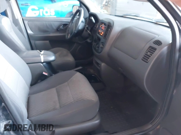 2004 Ford Escape XLT z VIN 1FMYU93114KB49698, wystawiony jako IAAI lot #42576733 z przebiegiem 317 848 mil mil oraz . Historia ofert i sprzedaży dostępna na DreamBid. Obrazek 5.