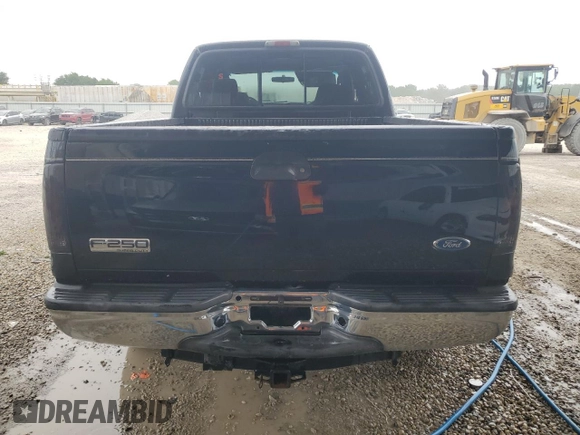 2006 Ford F-250 XL z VIN 1FTSW21P66EA29769, wystawiony jako Copart lot #56728845 z przebiegiem Nie podano mil oraz Szkoda całkowita • Salvage title. Historia ofert i sprzedaży dostępna na DreamBid. Obrazek 6.