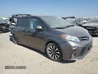 2020 Toyota Sienna LE z VIN 5TDJZ3DC3LS234165, wystawiony jako Copart lot #62364964 z przebiegiem 56 946 mil mil oraz Szkoda całkowita • Salvage title. Historia ofert i sprzedaży dostępna na DreamBid. Obrazek 4.