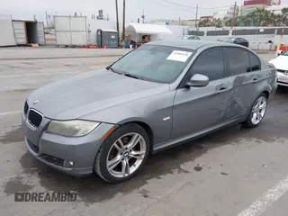 2011 BMW 3 Series 328i z VIN WBAPH5C5XBA448624, wystawiony jako IAAI lot #42381476 z przebiegiem 151 363 mil mil oraz . Historia ofert i sprzedaży dostępna na DreamBid. Obrazek 2.