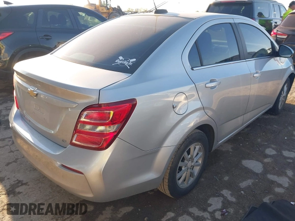 2018 Chevrolet Sonic LT z VIN 1G1JD5SB4J4104210, wystawiony jako IAAI lot #41048847 z przebiegiem 65 583 mil mil oraz . Historia ofert i sprzedaży dostępna na DreamBid. Obrazek 4.