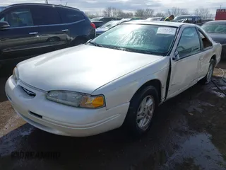 1996 Ford Thunderbird LX z VIN 1FALP6240TH131517, wystawiony jako IAAI lot #41811552 z przebiegiem 87 493 mil mil oraz . Historia ofert i sprzedaży dostępna na DreamBid. Obrazek 17.