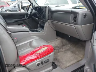 2003 Chevrolet Tahoe LS with VIN 1GNEC13T73R297770, listed as a IAAI auction lot 42071895 with 215,848 mi miles. Bid and sale history available at carsss.com. Image 5.