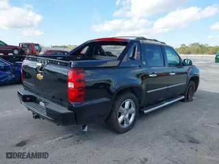 2013 Chevrolet Avalanche LTZ with VIN 3GNMCGE05DG351022, listed as a IAAI auction lot 41138090 with 197,159 mi miles. Bid and sale history available at carsss.com. Image 4.