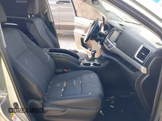2019 Toyota Highlander LE with VIN 5TDZZRFH8KS362902, listed as a IAAI auction lot 42134460 with 40,102 mi miles and . Bid and sale history available at DreamBid. Image 5.
