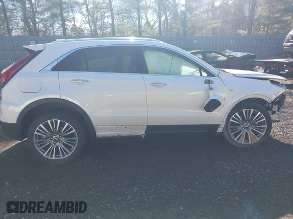 2024 Cadillac XT4 AWD Premium Luxury with VIN 1GYFZDR41RF206526, listed as a IAAI auction lot 41663532 with 5,070 mi miles and . Bid and sale history available at carsss.com. Image 13.