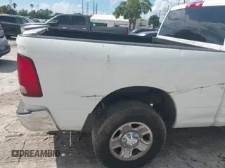 2016 Ram 2500 Tradesman z VIN 3C6TR4CT0GG196874, wystawiony jako IAAI lot #42218216 z przebiegiem Nie podano mil oraz . Historia ofert i sprzedaży dostępna na DreamBid. Obrazek 17.