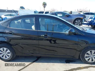 2016 Hyundai Accent SE z VIN KMHCT4AE9GU085523, wystawiony jako IAAI lot #42208002 z przebiegiem 94 653 mil mil oraz . Historia ofert i sprzedaży dostępna na DreamBid. Obrazek 13.