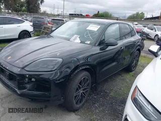 2024 Porsche Cayenne z VIN WP1AA2AY4RDA14120, wystawiony jako IAAI lot #41477355 z przebiegiem 3 134 mil mil oraz . Historia ofert i sprzedaży dostępna na DreamBid. Obrazek 19.
