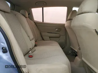 2010 Nissan Versa S z VIN 3N1BC1CPXAL356655, wystawiony jako Copart lot #47998165 z przebiegiem 109 853 mil mil oraz Szkoda całkowita • Salvage title. Historia ofert i sprzedaży dostępna na DreamBid. Obrazek 10.