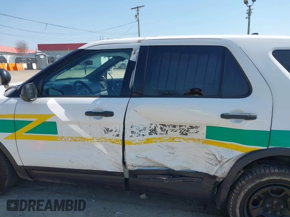 2017 Ford Police Interceptor Utility z VIN 1FM5K8AR7HGA77216, wystawiony jako IAAI lot #41781753 z przebiegiem 151 245 mil mil oraz . Historia ofert i sprzedaży dostępna na DreamBid. Obrazek 6.