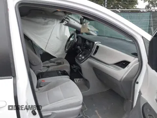 2018 Toyota Sienna LE Auto Access Seat with VIN 5TDKZ3DC6JS928592, listed as a IAAI auction lot 41421831 with 112,390 mi miles. Bid and sale history available at carsss.com. Image 5.