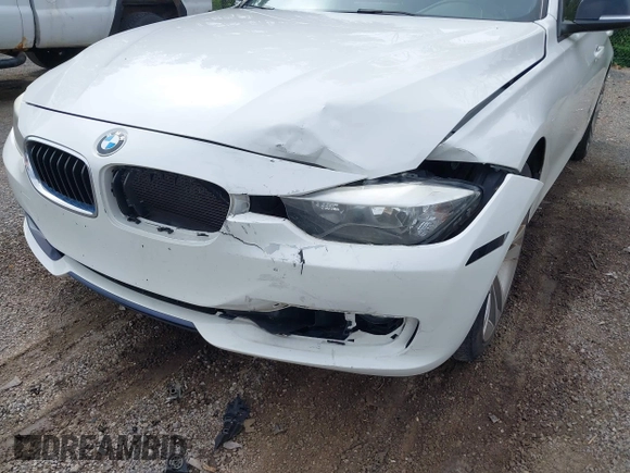 2013 BMW 3 Series 328i xDrive z VIN WBA3B3C50DJ810290, wystawiony jako IAAI lot #42188744 z przebiegiem 137 493 mil mil oraz . Historia ofert i sprzedaży dostępna na DreamBid. Obrazek 6.