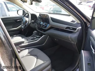2023 Toyota Highlander L with VIN 5TDKDRBH4PS028847, listed as a IAAI auction lot 41803322 with 31,853 mi miles. Bid and sale history available at carsss.com. Image 5.