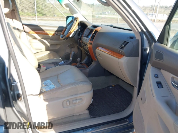 2004 Lexus GX 470 with VIN JTJBT20X440045714, listed as a IAAI auction lot 42026723 with 237,762 mi miles. Bid and sale history available at carsss.com. Image 5.