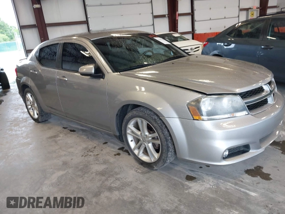 2014 Dodge Avenger SXT z VIN 1C3CDZCBXEN234910, wystawiony jako IAAI lot #42399464 z przebiegiem 152 026 mil mil oraz . Historia ofert i sprzedaży dostępna na DreamBid. Obrazek 1.