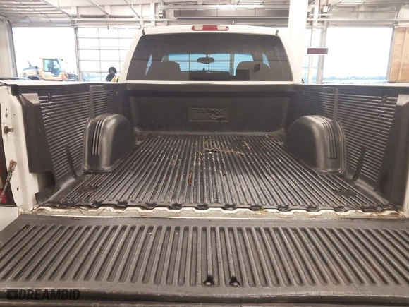 2004 GMC Sierra 2500HD SLT with VIN 1GTHK29U74E317331, listed as a IAAI auction lot 41440880 with 254,345 mi miles. Bid and sale history available at carsss.com. Image 17.