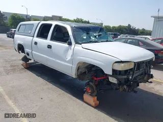 2002 GMC Sierra 2500HD SLE with VIN 1GTHK23U22F188186, listed as a IAAI auction lot 39751839 with 225,407 mi miles. Bid and sale history available at carsss.com. Image 1.