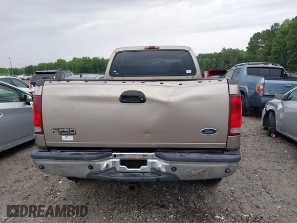 2003 Ford F-250 XL z VIN 1FTNW21L03EB30196, wystawiony jako IAAI lot #42399663 z przebiegiem 281 014 mil mil oraz . Historia ofert i sprzedaży dostępna na DreamBid. Obrazek 16.