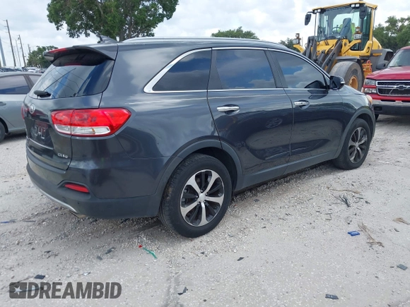 2017 Kia Sorento EX z VIN 5XYPH4A50HG236629, wystawiony jako IAAI lot #42381772 z przebiegiem 103 868 mil mil oraz . Historia ofert i sprzedaży dostępna na DreamBid. Obrazek 4.
