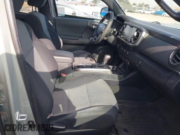 2022 Toyota Tacoma SR5 z VIN 3TMBZ5DN3NM034388, wystawiony jako IAAI lot #42270543 z przebiegiem 179 904 mil mil oraz . Historia ofert i sprzedaży dostępna na DreamBid. Obrazek 5.