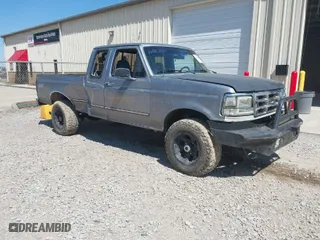 1996 Ford F-250 with VIN 1FTHX26F0TEB68671, listed as a IAAI auction lot 41903909 with 330,621 mi miles. Bid and sale history available at carsss.com. Image 1.