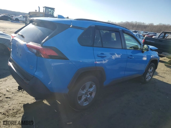 2020 Toyota RAV4 XLE with VIN JTMP1RFV0LD058593, listed as a Copart auction lot 42770955 with 47,345 mi miles and Salvage Title. Bid and sale history available at carsss.com. Image 3.